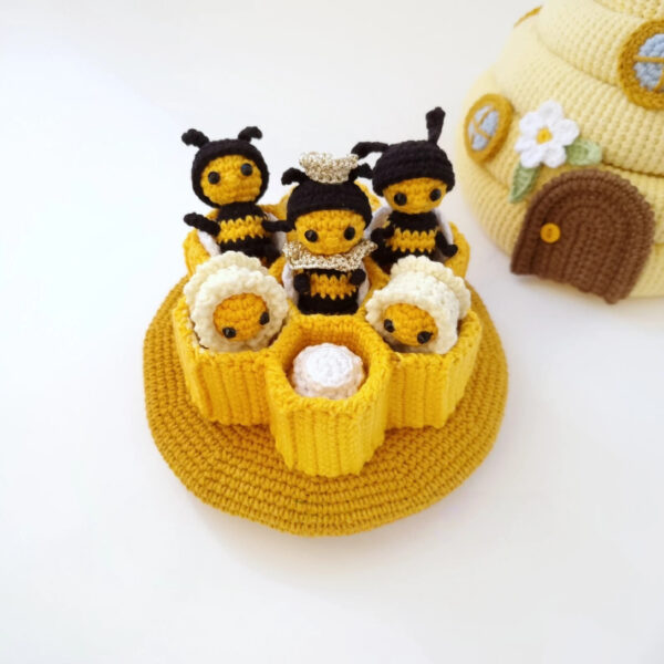 Bee & Beehive Crochet Kit - DIY 3D Beehive Set