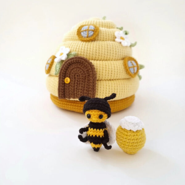 Bee & Beehive Crochet Kit - DIY 3D Beehive Set